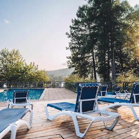 Lakefront, Mountain View - 2 Bedrooms Resort Suite Lac Superieur Exterior photo