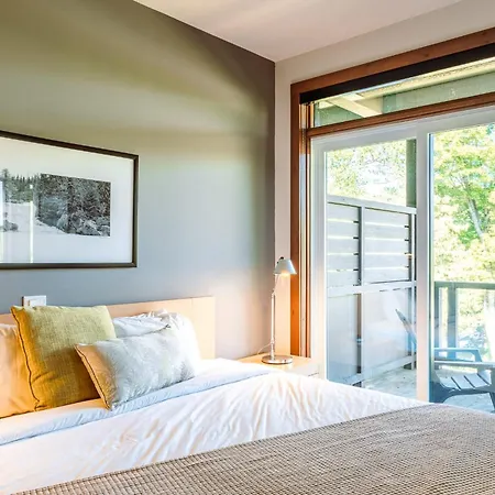 Lakefront, Mountain View - 2 Bedrooms Resort Suite Lac Superieur Exterior photo