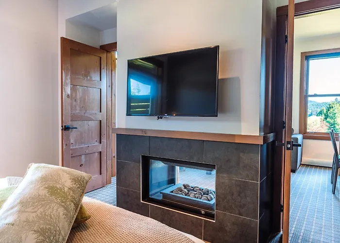 Lakefront, Mountain View - 2 Bedrooms Resort Suite