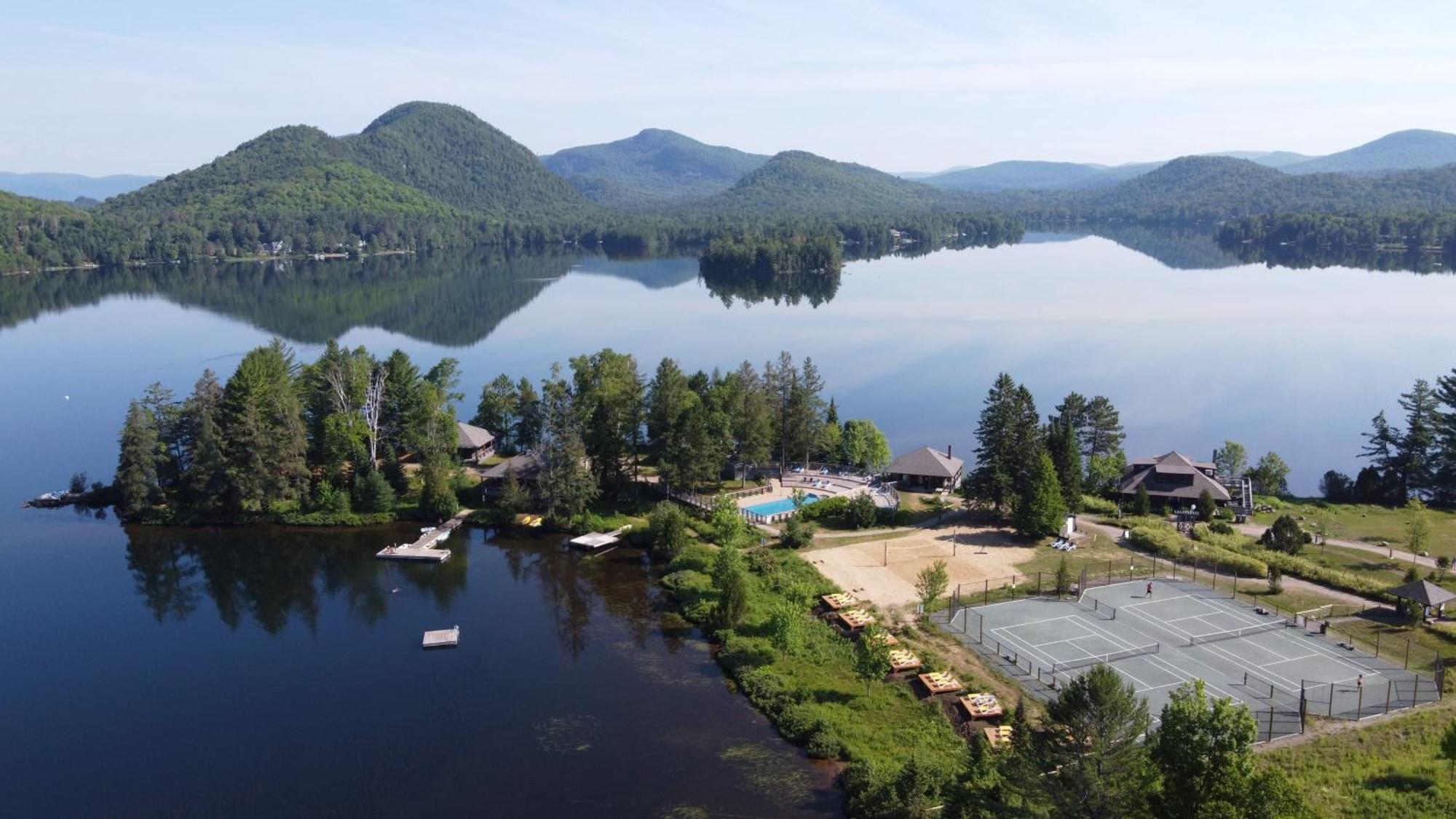 Lakefront, Mountain View - 2 Bedrooms Holiday home