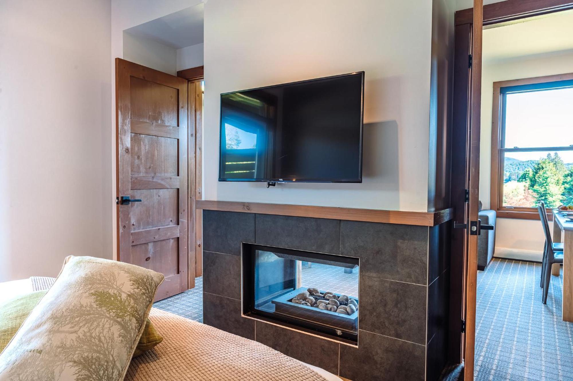 Lakefront, Mountain View - 2 Bedrooms