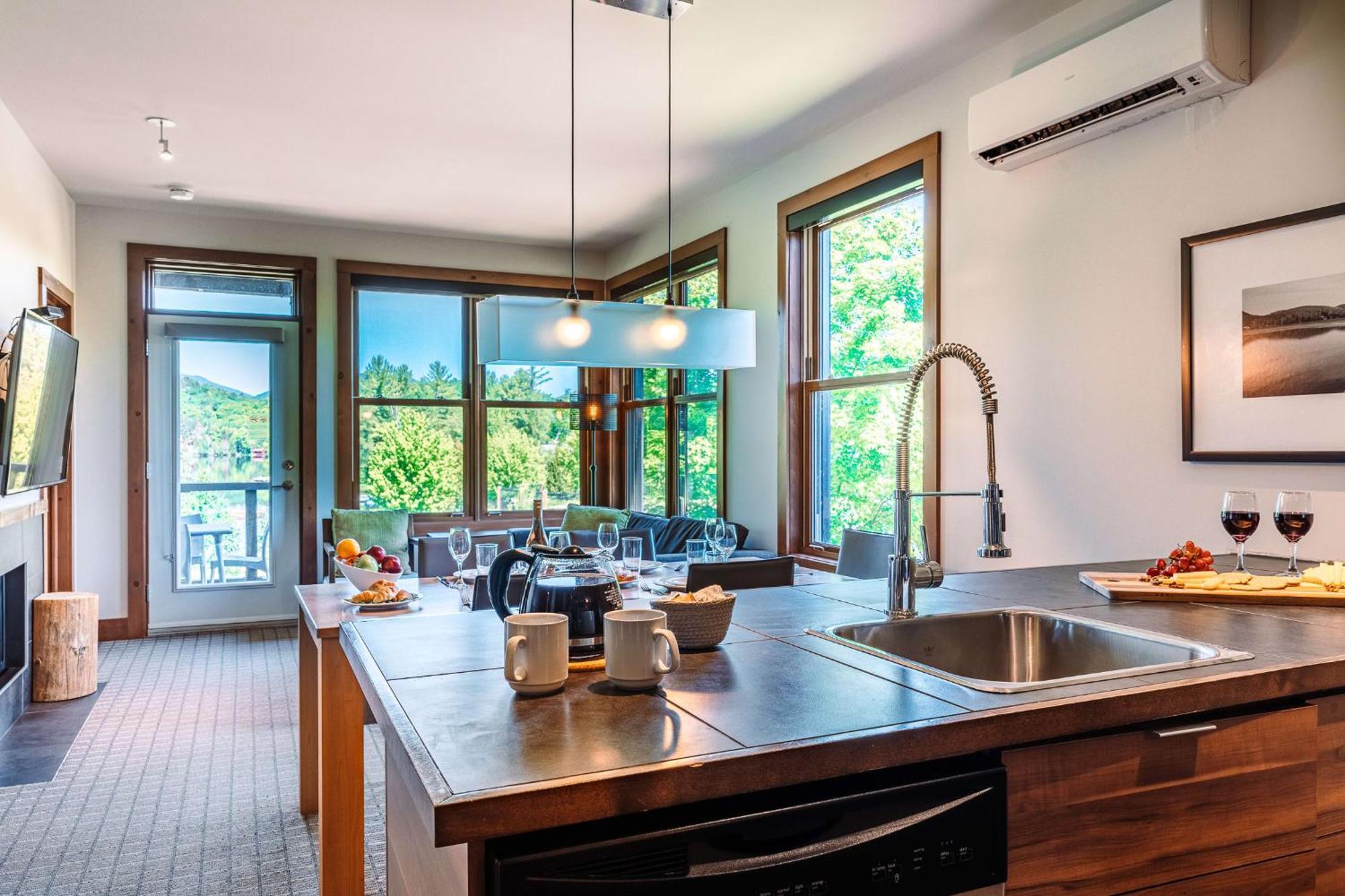 Lakefront, Mountain View - 2 Bedrooms *